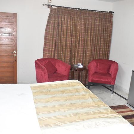 Pyramid International Guest House อิสลามาบัด ภายนอก รูปภาพ