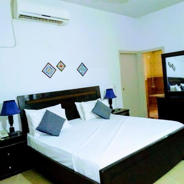 Pyramid International Guest House อิสลามาบัด ภายนอก รูปภาพ