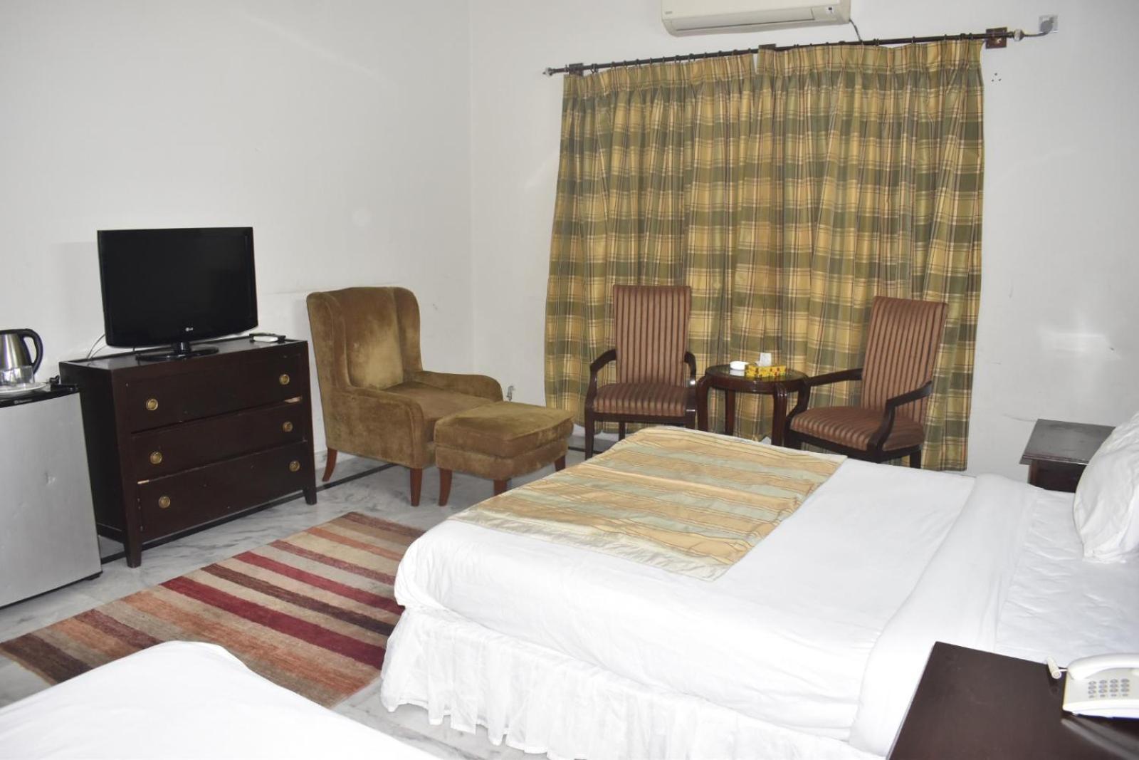Pyramid International Guest House อิสลามาบัด ภายนอก รูปภาพ