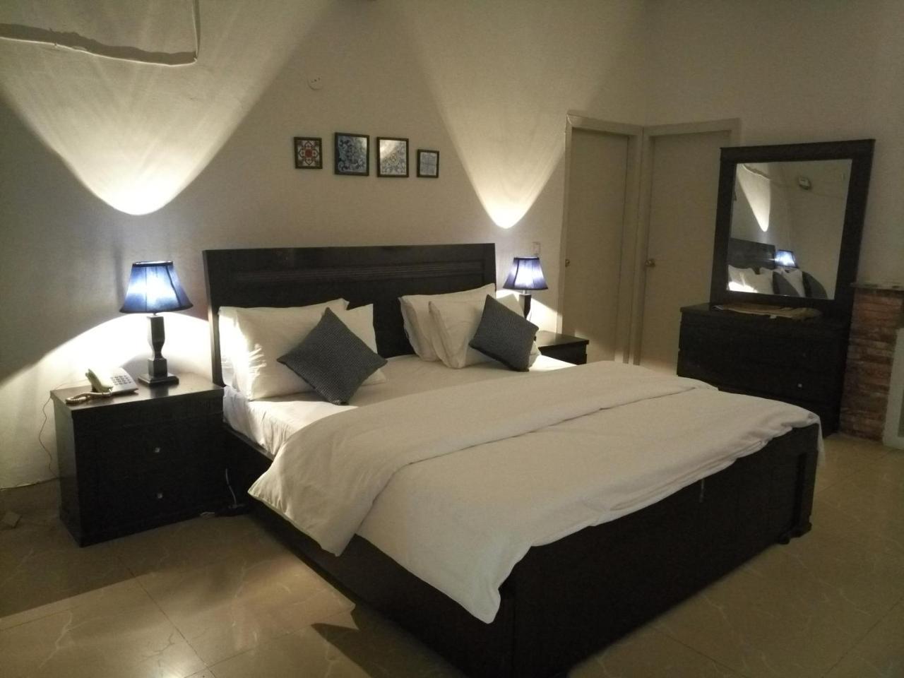 Pyramid International Guest House อิสลามาบัด ภายนอก รูปภาพ
