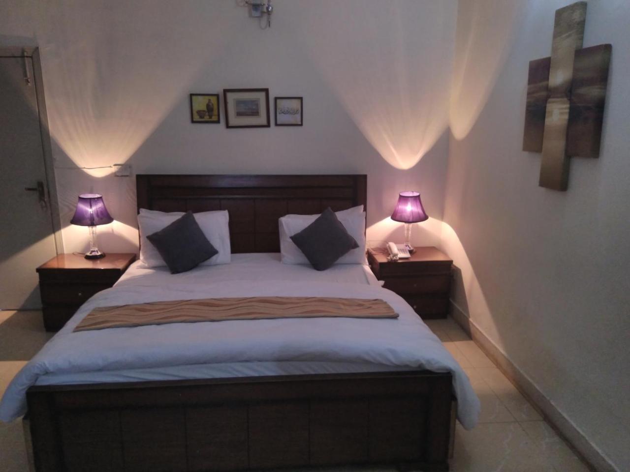 Pyramid International Guest House อิสลามาบัด ภายนอก รูปภาพ
